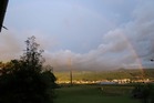台風の最中に氣の在る虹
